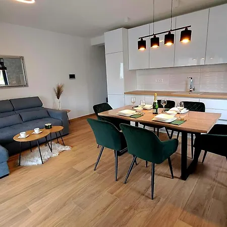 Arya Apartment