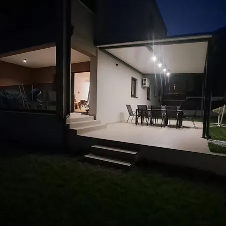 Arya Apartment